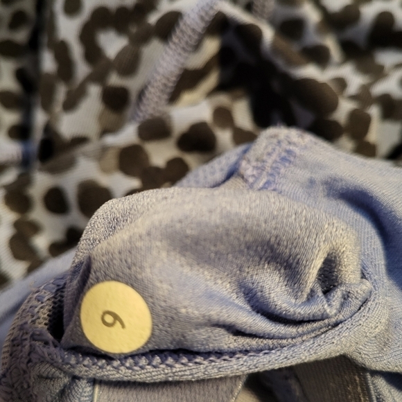 Lululemon Athletica Animal Print Blue Tank Top Size 6 - Picture 4 of 6
